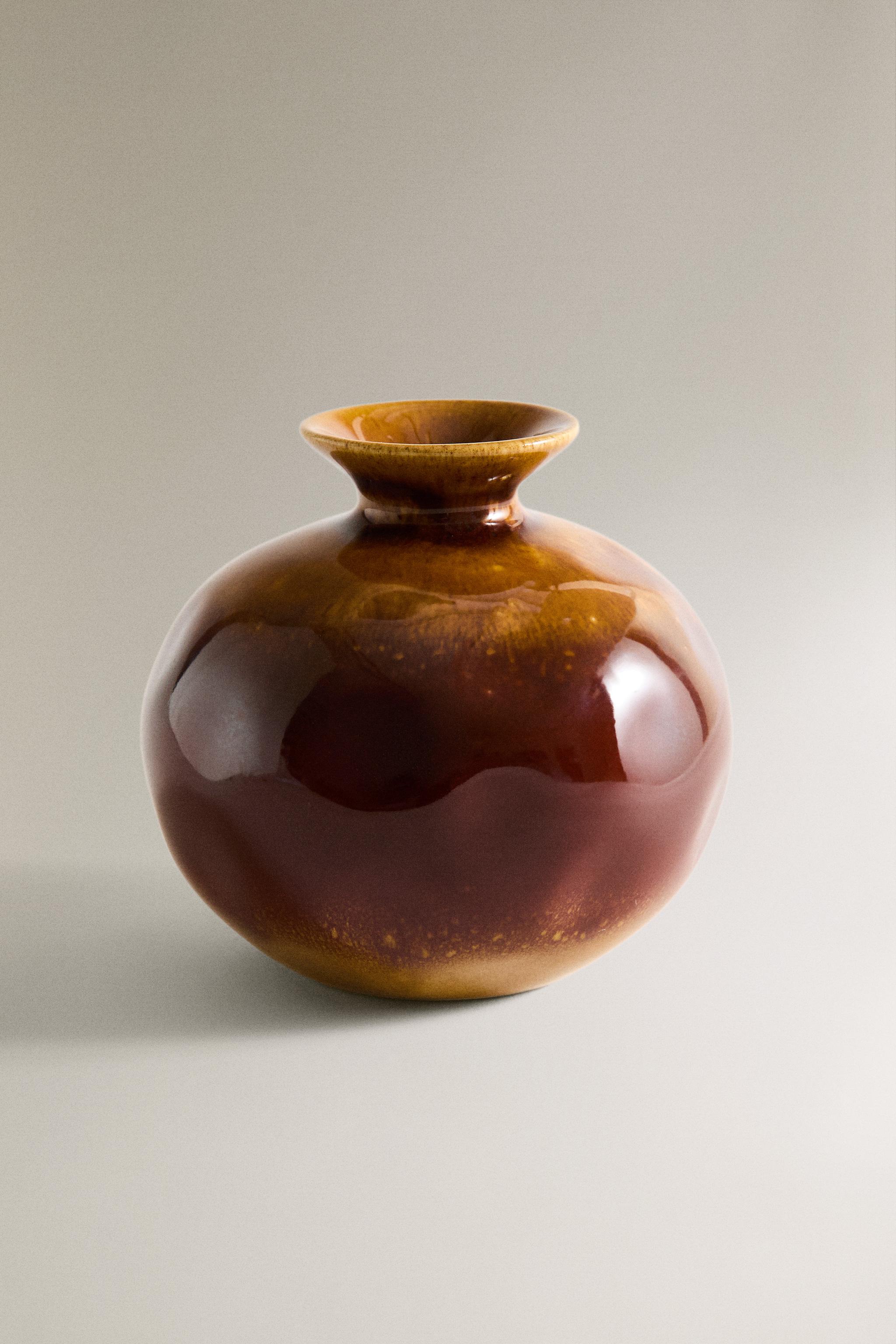 SHORT COLORED CERAMIC VASE
